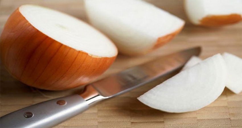 Đuổi gián bằng hành tây