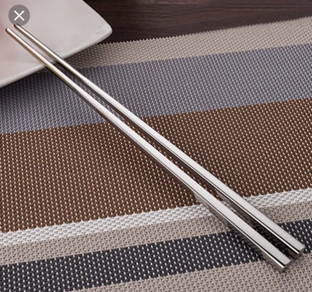 Cách đuổi kiến ra khỏi lọ đường