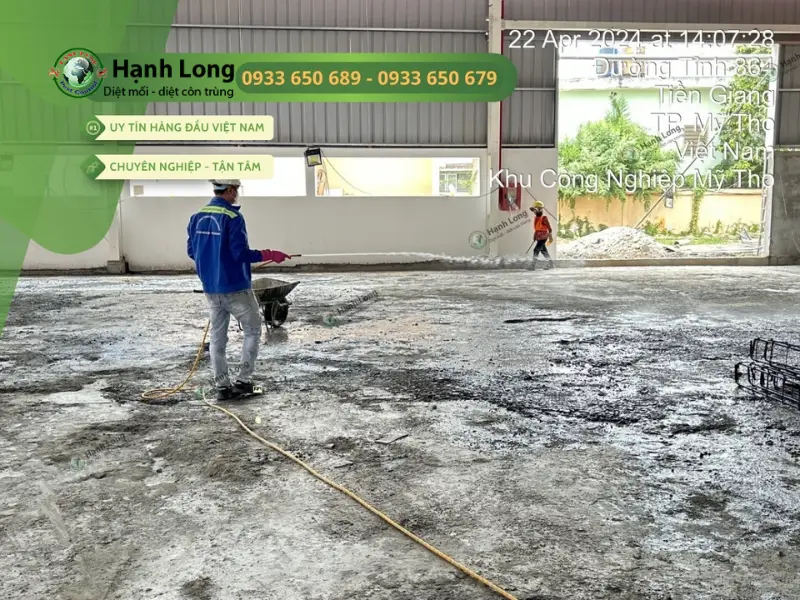 xịt côn trùng tại nhà