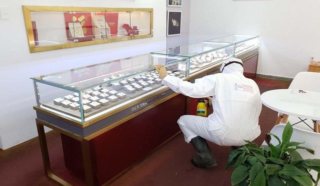 thi công phun thuốc khử trùng 4