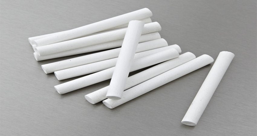 Dùng phấn diết kiến để ngăn kiến vào giường của bạn